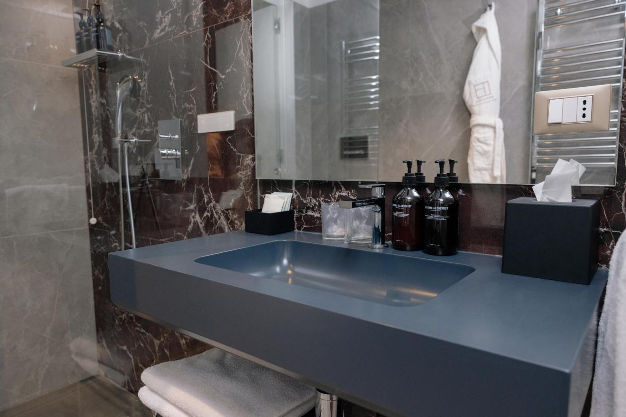 10 Keys Hotel 4*